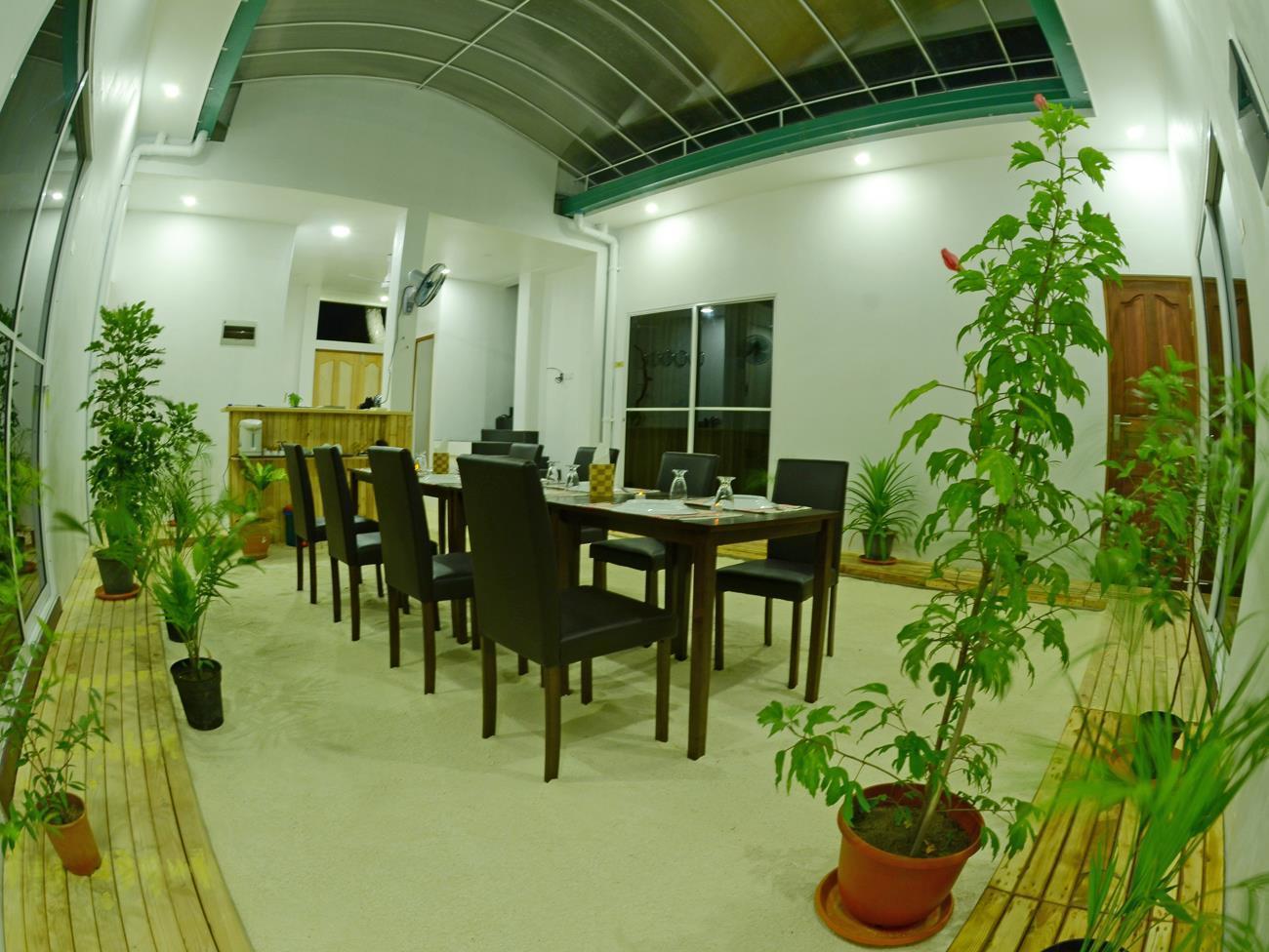 Royal Pearl Inn Maafushi Esterno foto