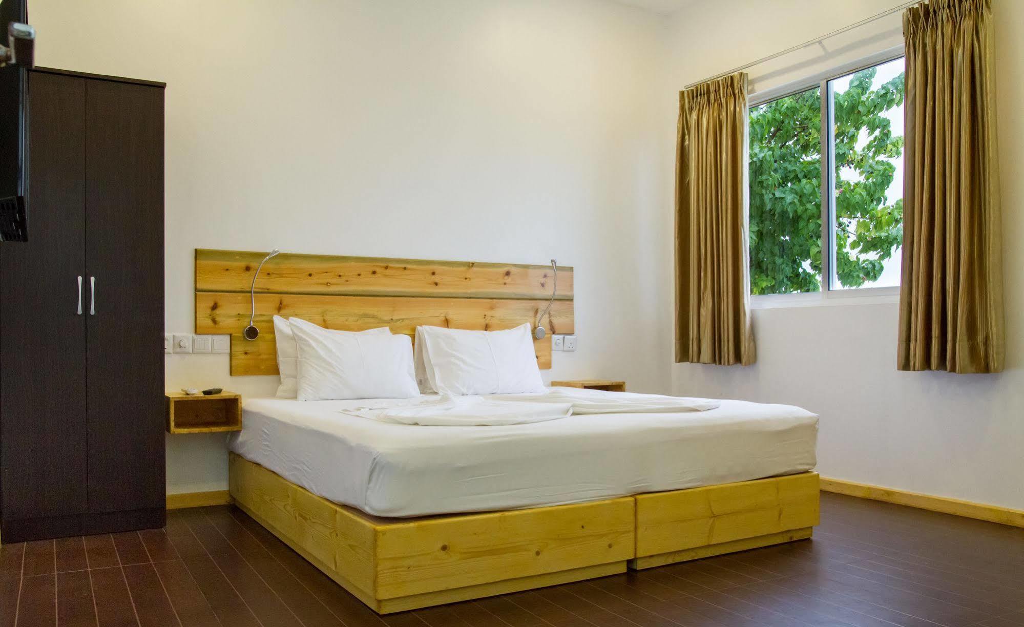 Royal Pearl Inn Maafushi Esterno foto
